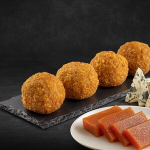 Croqueta de queso azul con membrillo