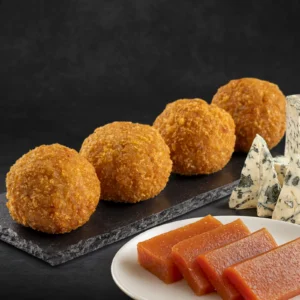 Croqueta de queso azul con membrillo